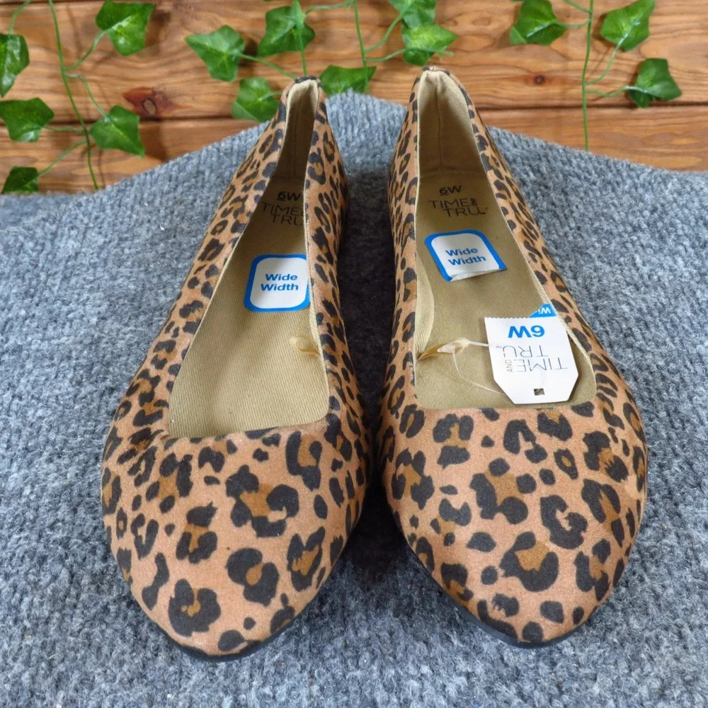 Time and Tru Women Ballet‎ Flat Size 6 Wide Casual Leopard Print Brown Fabric